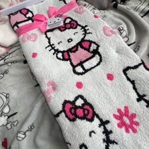 Hello Kitty Blanket 🌼